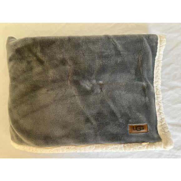 UGG Pillow Cover Blue Gray Velour Fleece Standard Sham (1) - Picture 1 of 6